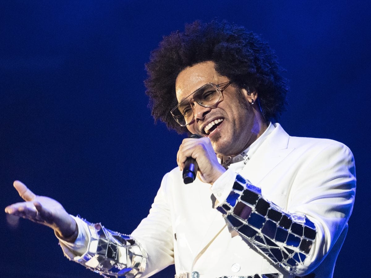 Maxwell Responds To Viral Video: 'Y'all Wanna Laugh But Your Knees Ain't Built Like That'