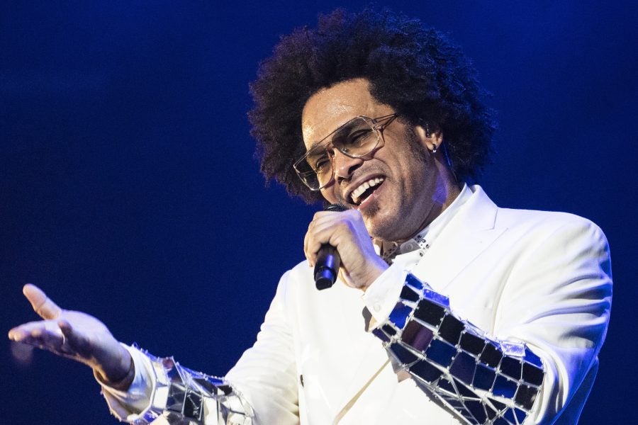 Maxwell Responds To Viral Video: 'Y'all Wanna Laugh But Your Knees Ain't Built Like That'