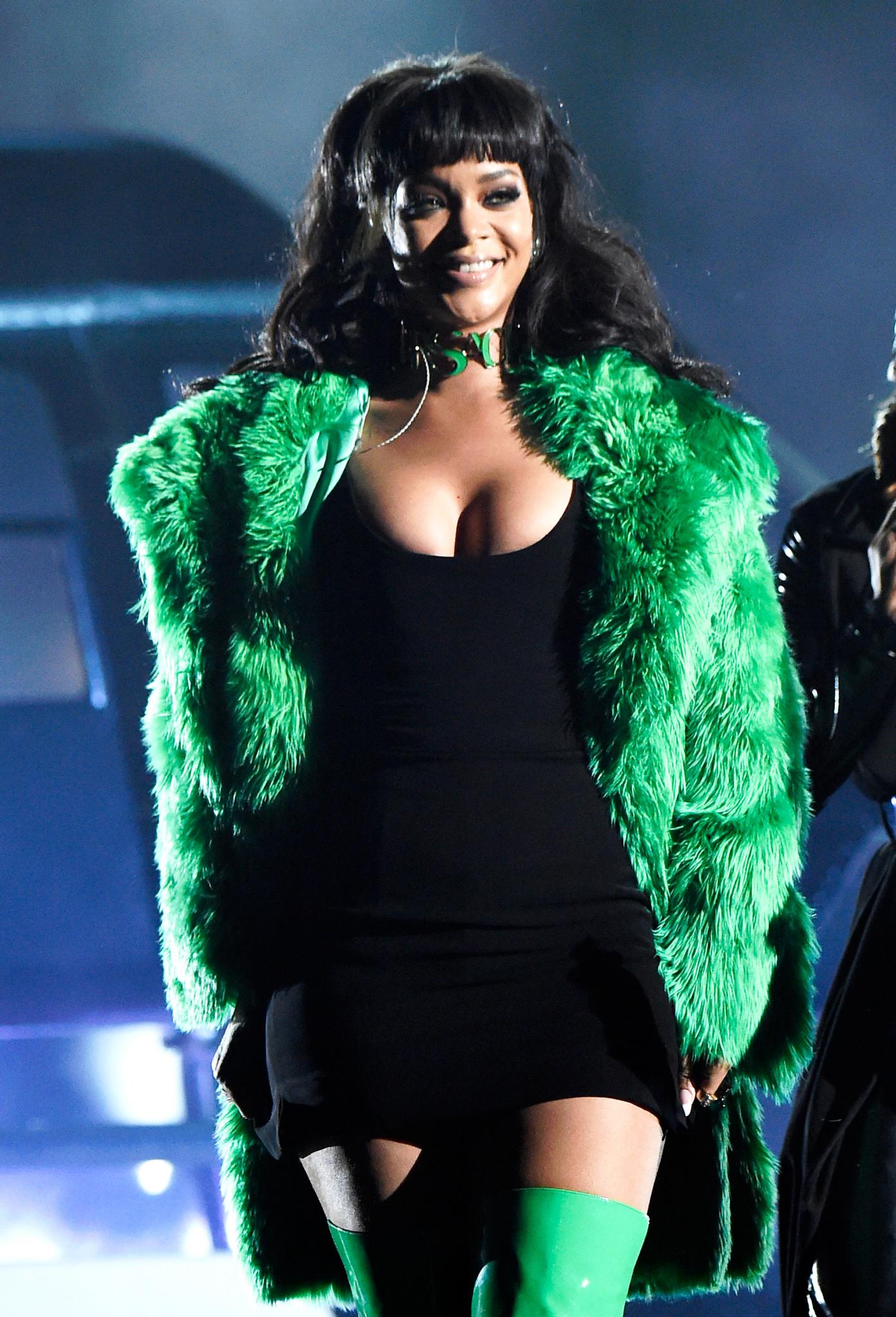 How to Score Rihanna's iHeart Radio Music Awards Hair | Essence