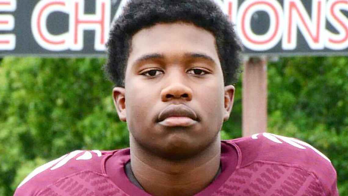 Football Player Will Receive Arthur Ashe Courage Award After Dying While Protecting Friends 
