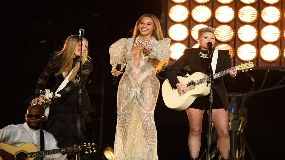 Beyoncé And The Dixie Chicks Perform At Cmas Essence 5191