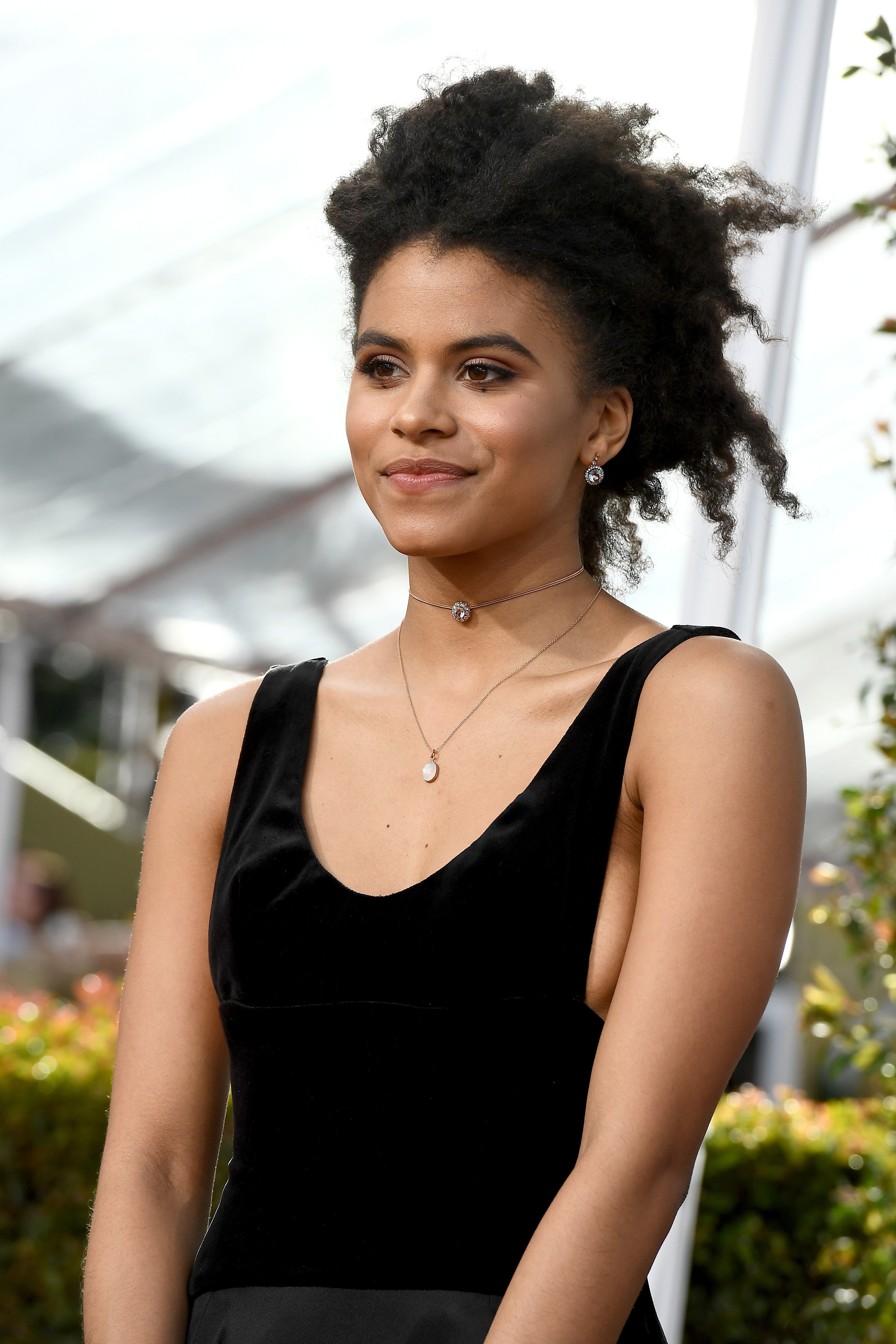 'Atlanta' Actress Zazie Beetz Is Top Naturalista At The 2017 Golden Globes
