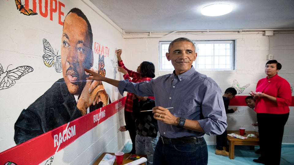 Obama And Celebrities Pose For Photo In Oval Office - Essence