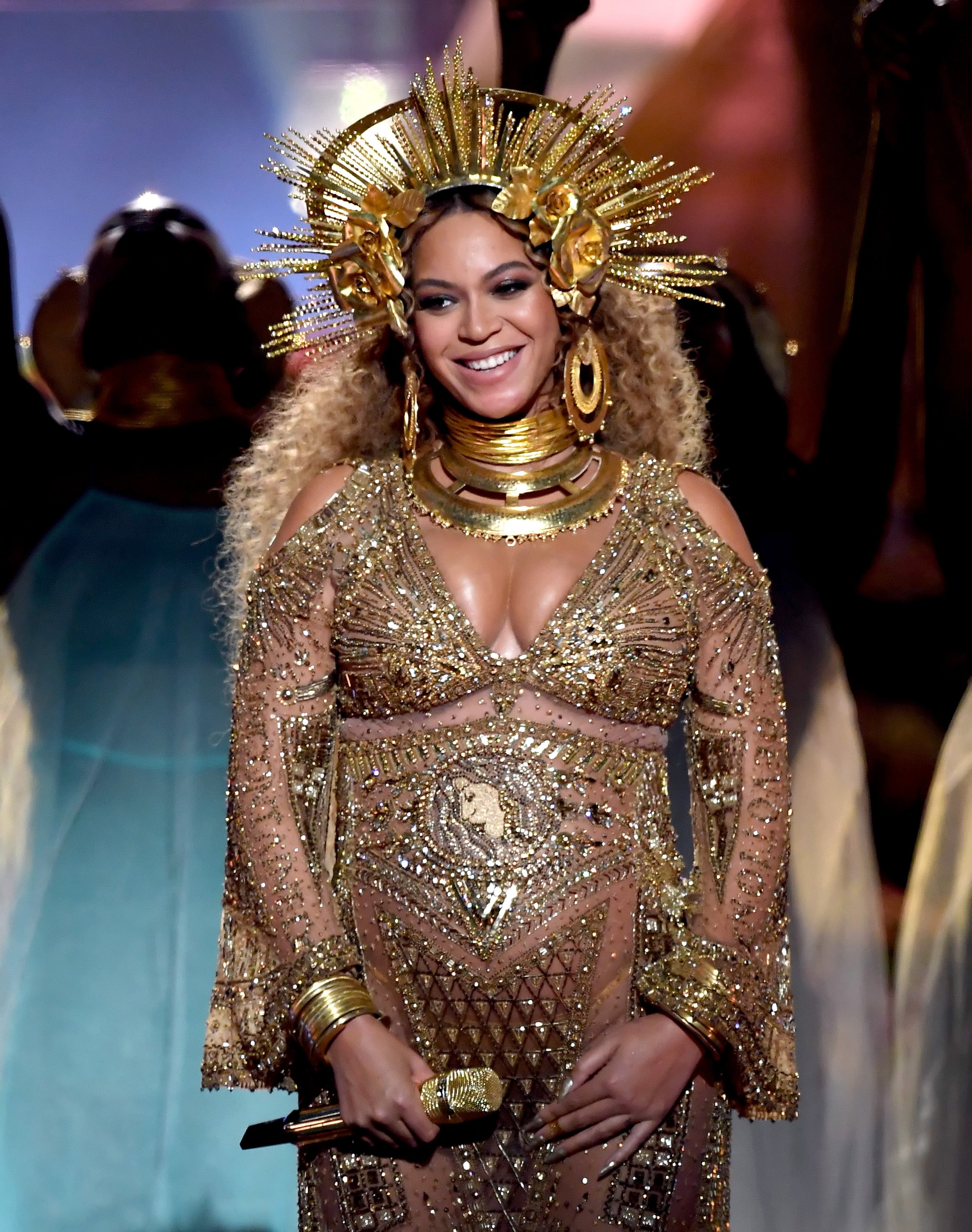 Beyoncé Lights up Grammy Awards in Breathtaking Gold Peter Dundas Gown
