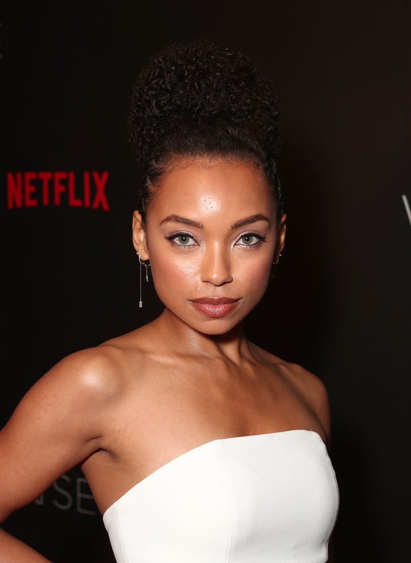 Logan Browning Curly Hair Moments - Essence