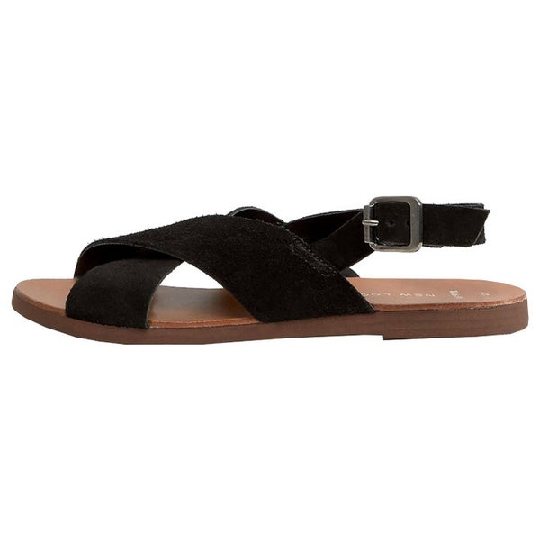The 9 Wide-Width Flat Sandals You Need for Spring - Essence