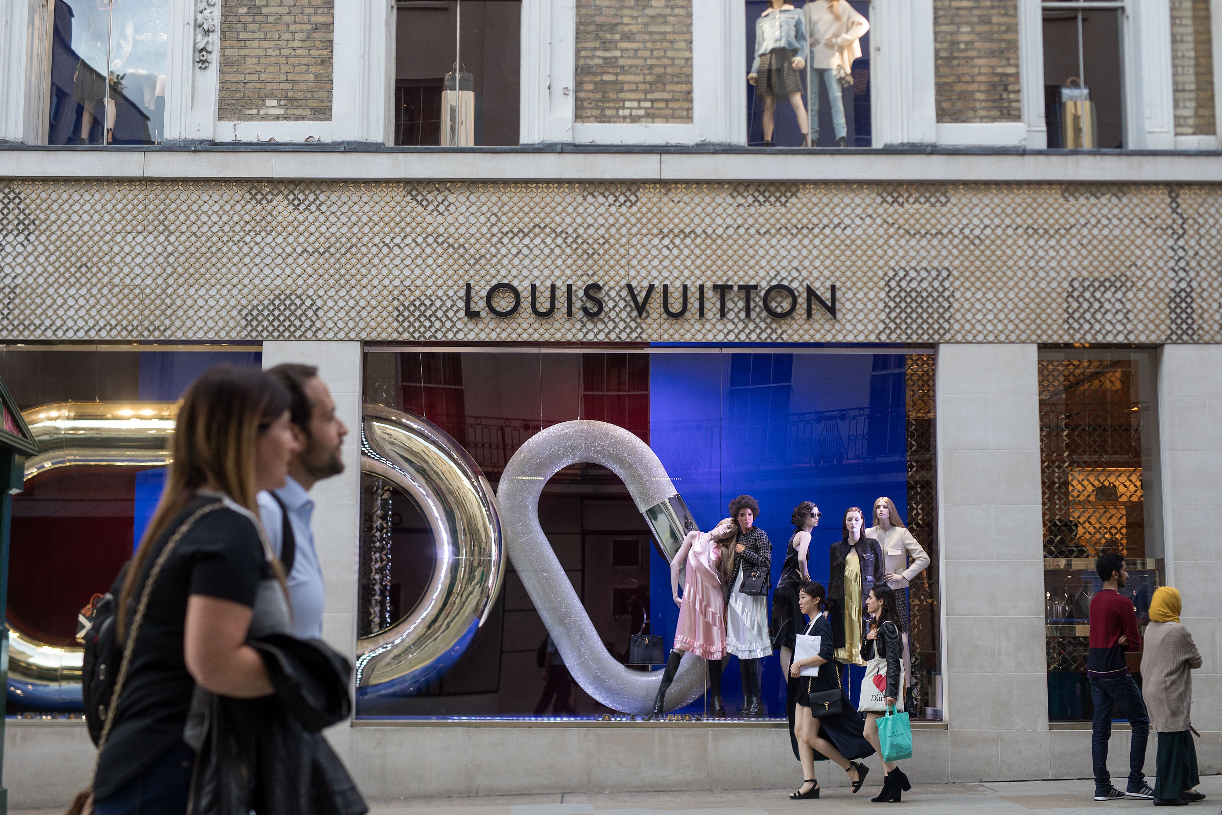 Louis vuitton is still the leading luxry brand2t