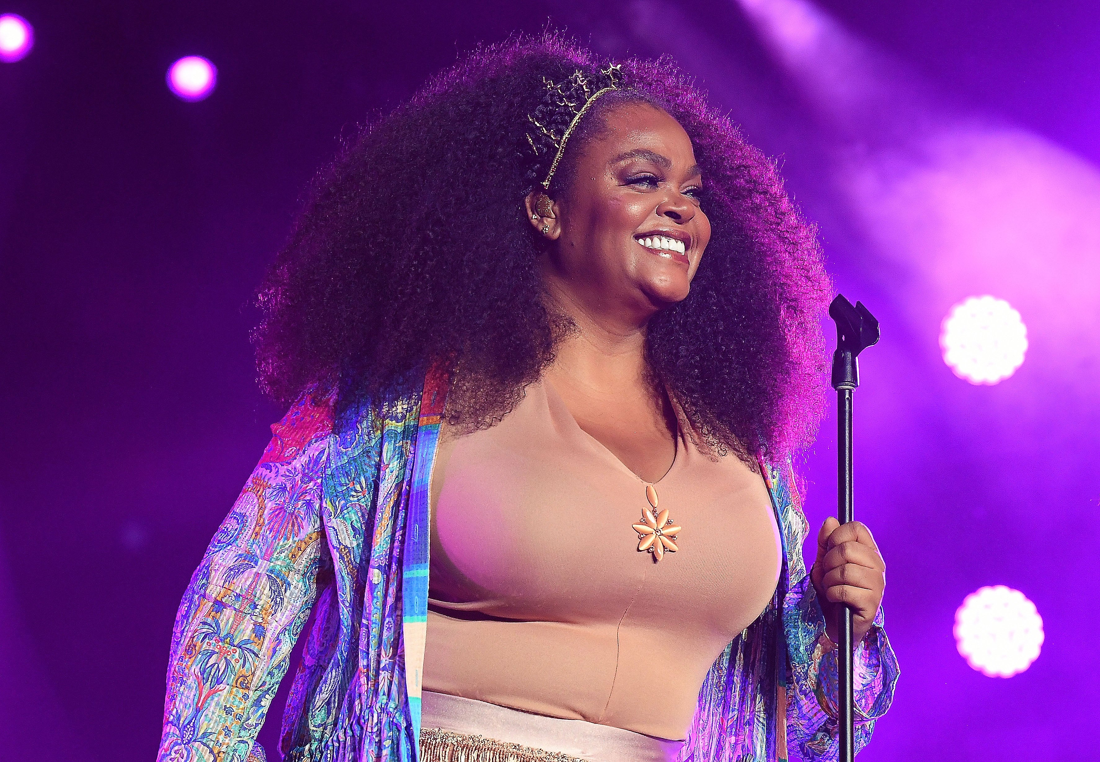 Jill Scott Seduced The Mic At A Concert and Black Twitter Proceeded To Lose Its Mind Essence