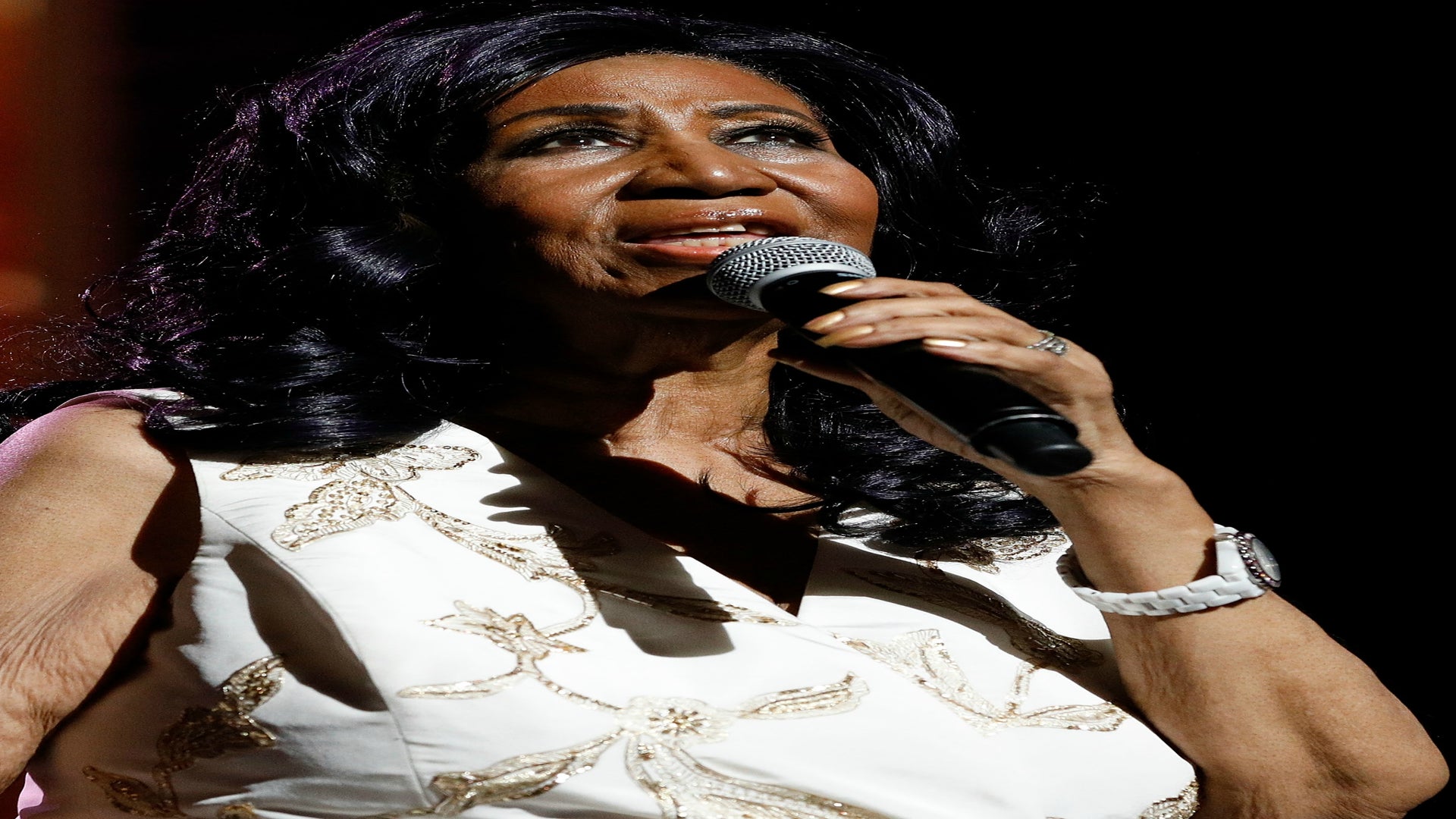 Aretha Franklin's Family Is Hopeful That She Will 'Pull Through ...