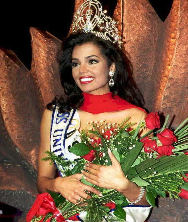 662px x 780px - Former Miss Universe Chelsi Smith Loses Battle With Cancer ...