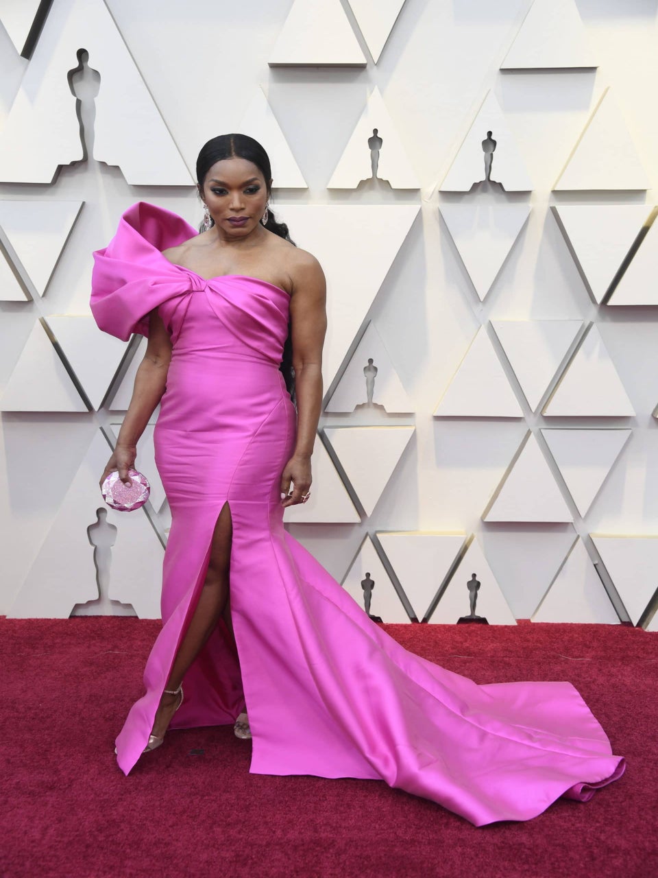 Get The Oscars Look Angela Bassett’s Pink Pout and Radiant Glow Stole