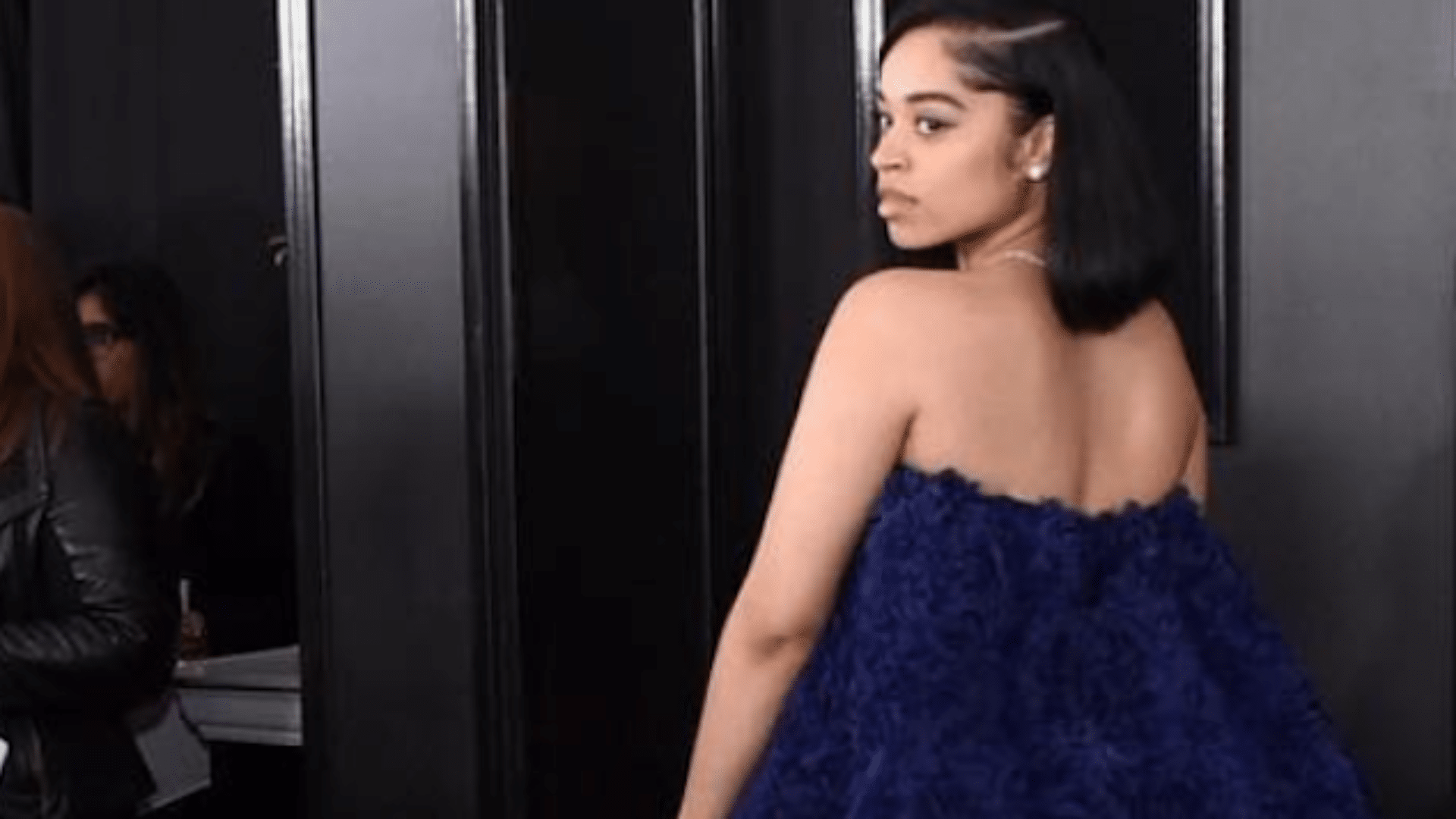 Ella Mai’s Gravity Defying Top Knot Wins The Red Carpet At The Billboard Music Awards