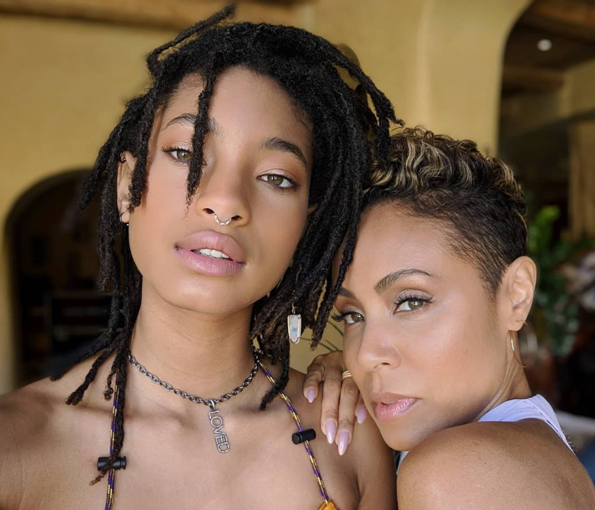 Grease In Greece: Willow Smith Greases Her Mother’s Scalp In This Candid Mother-Daughter Moment