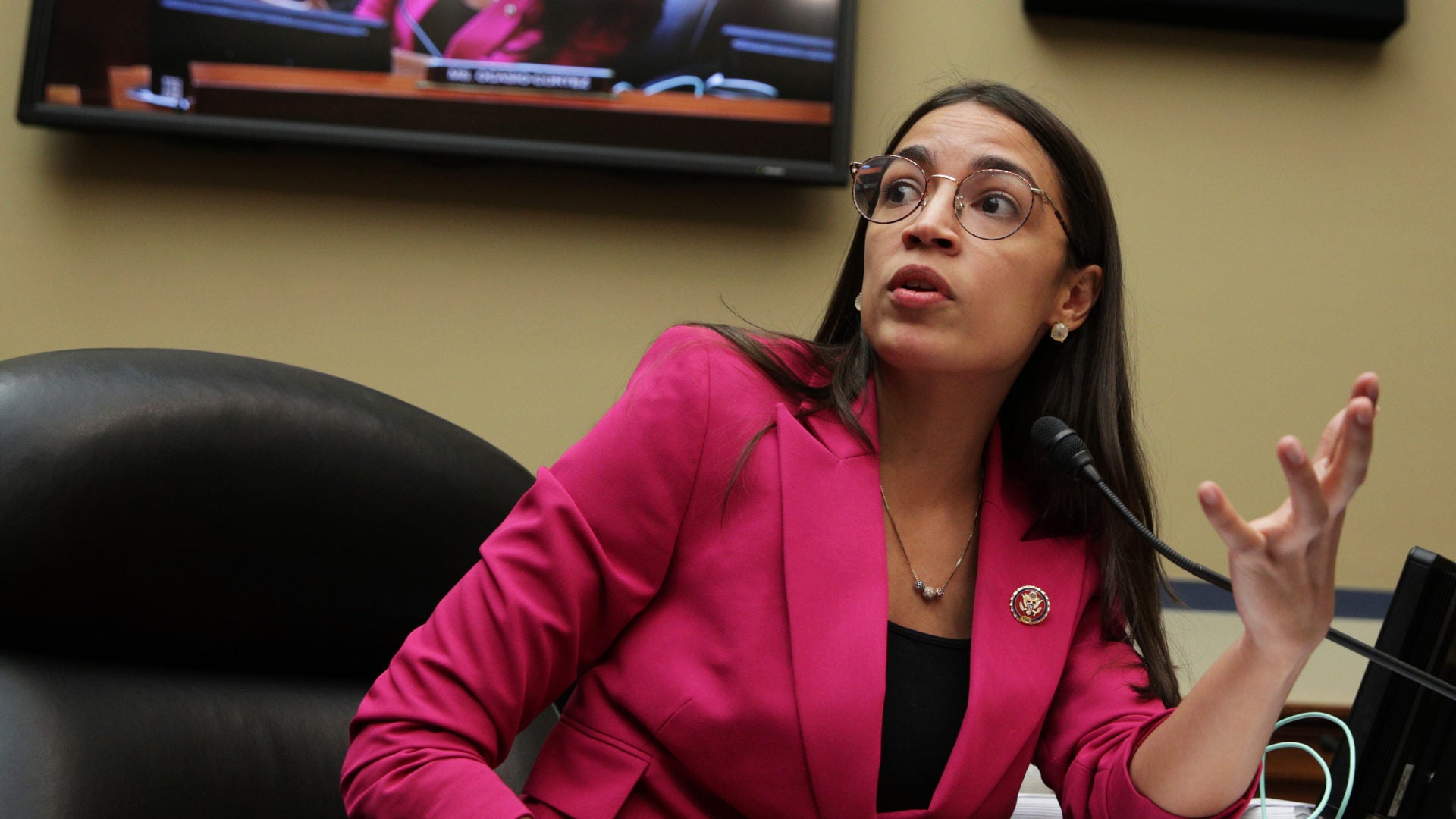 Louisiana Cop Under Scrutiny After Saying Rep. Alexandria Ocasio-Cortez 'Needs A Round'