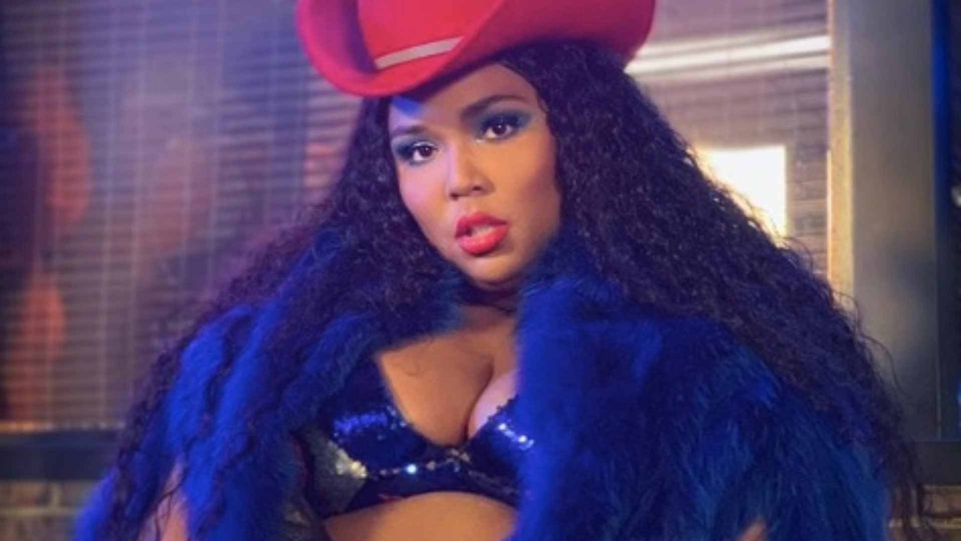 Lizzo Wows In 'Tempo' Video With Missy Elliott! Watch It Here!