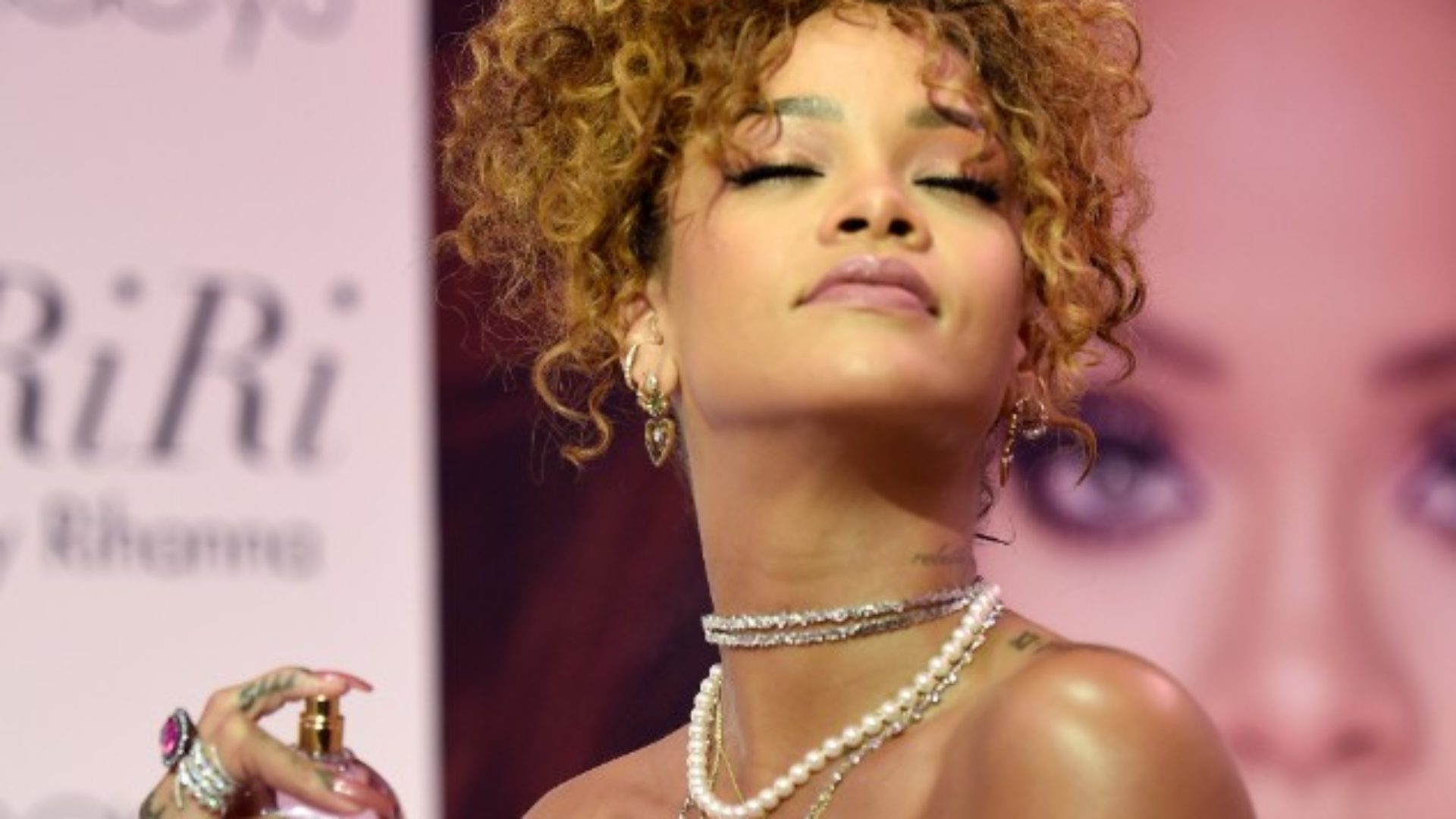 9 Summer Fragrances That'll Help You Smell As Good As Rihanna