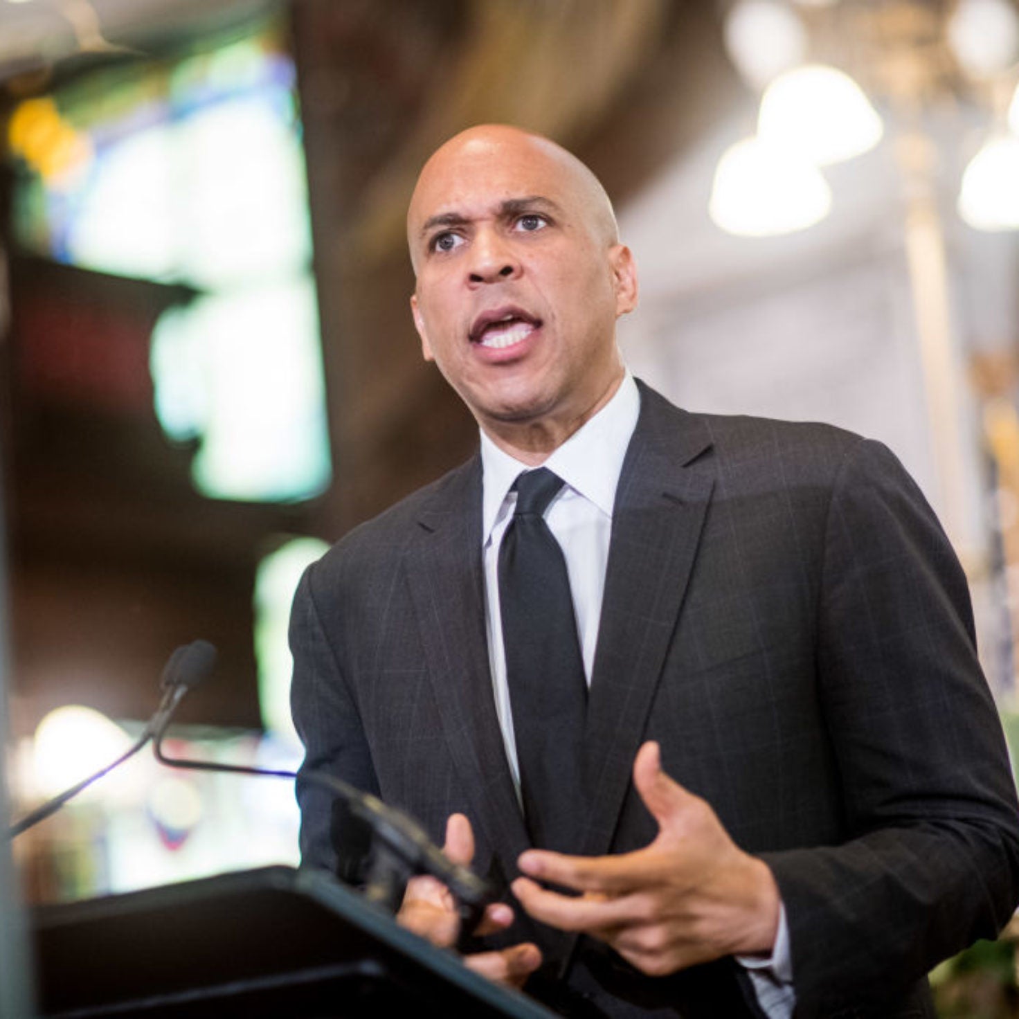 Cory Booker: EPA Has 'Responsibility' To Help Pay For Bottled Water During Newark Lead Crisis