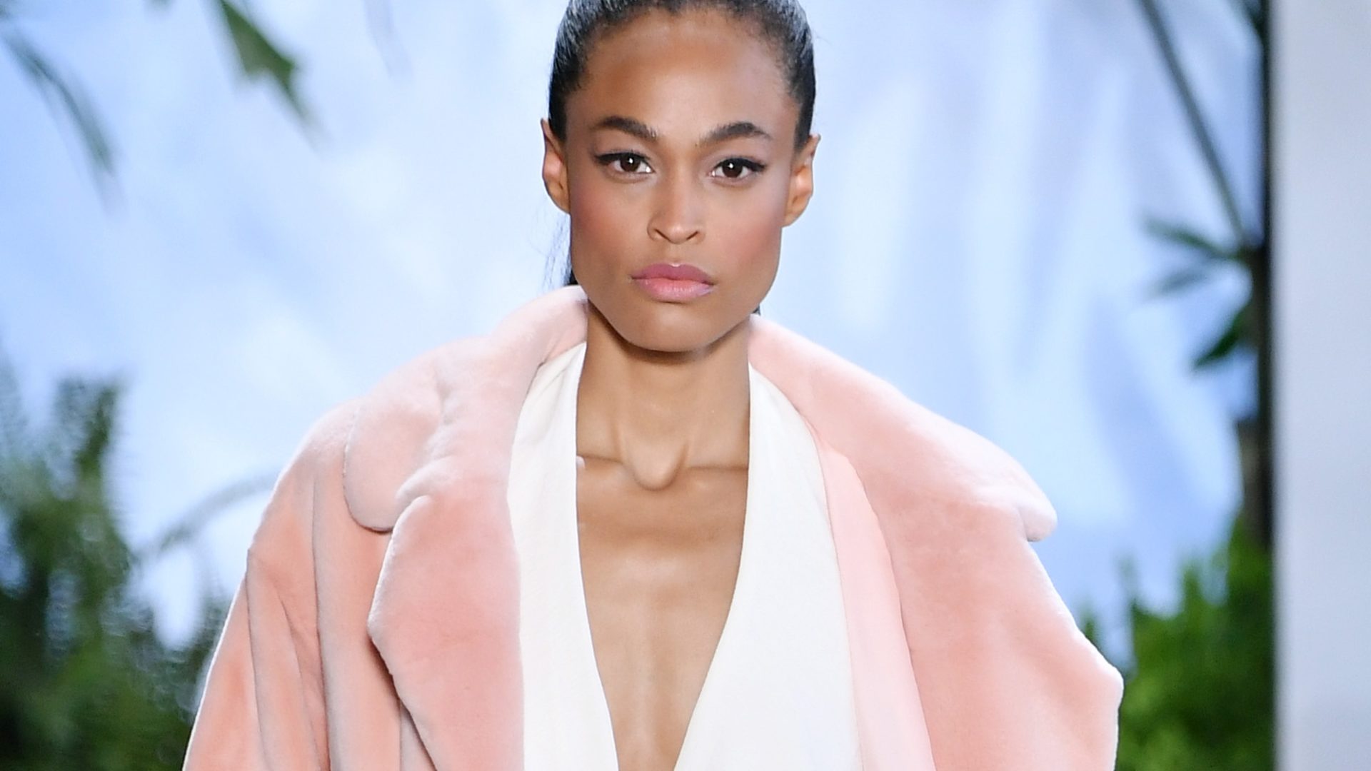 NYFW: Dennis Basso Presents A Sleek Spring/Summer 2020 Collection