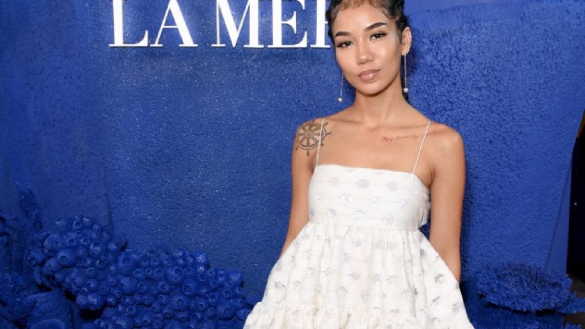 Jhené Aiko Tried To Cover Up Her Acne In This Bizarre Way And Now It's Trendy