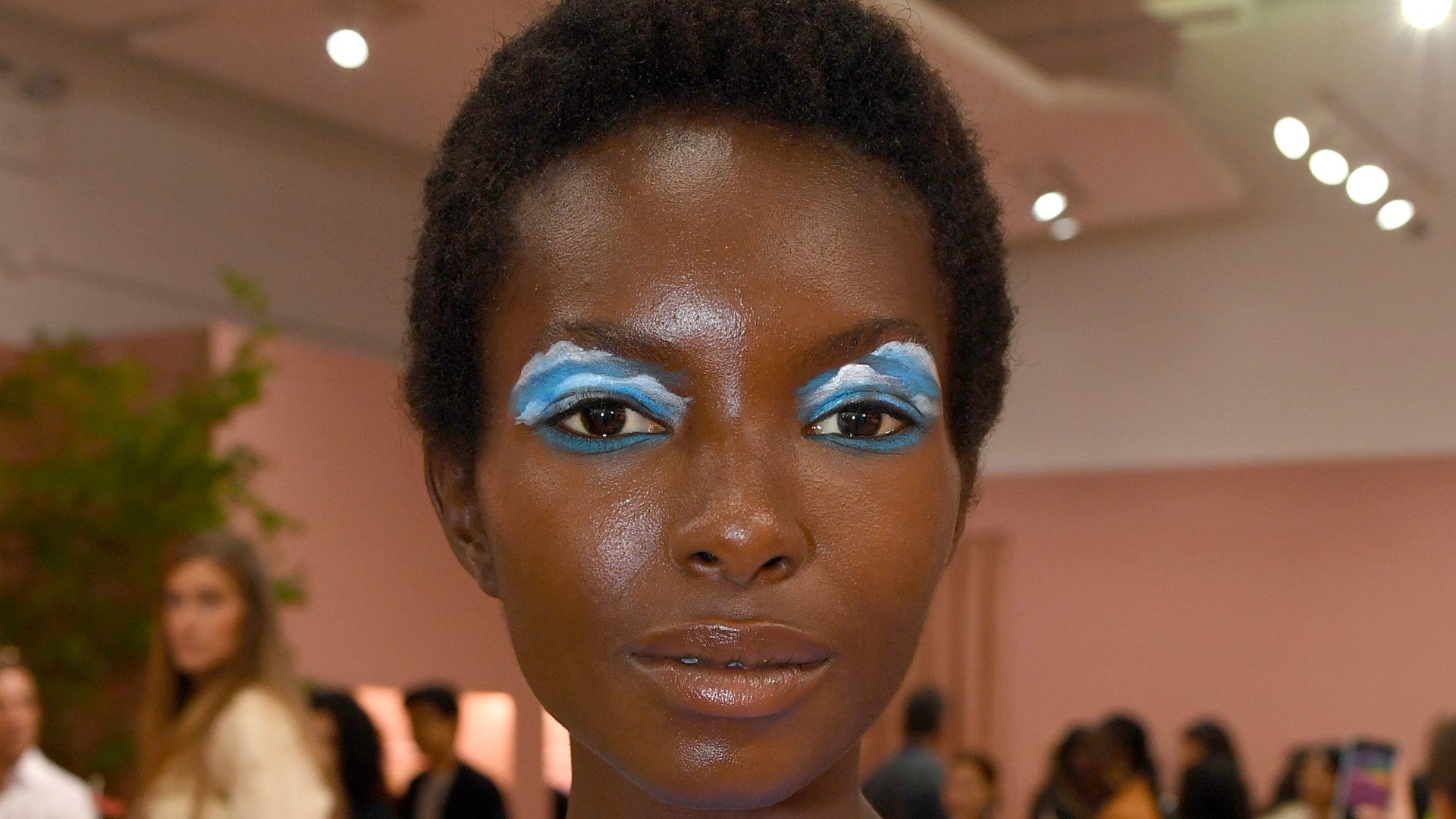 9 New York Fashion Week Makeup Trends To Try Right Now Essence 