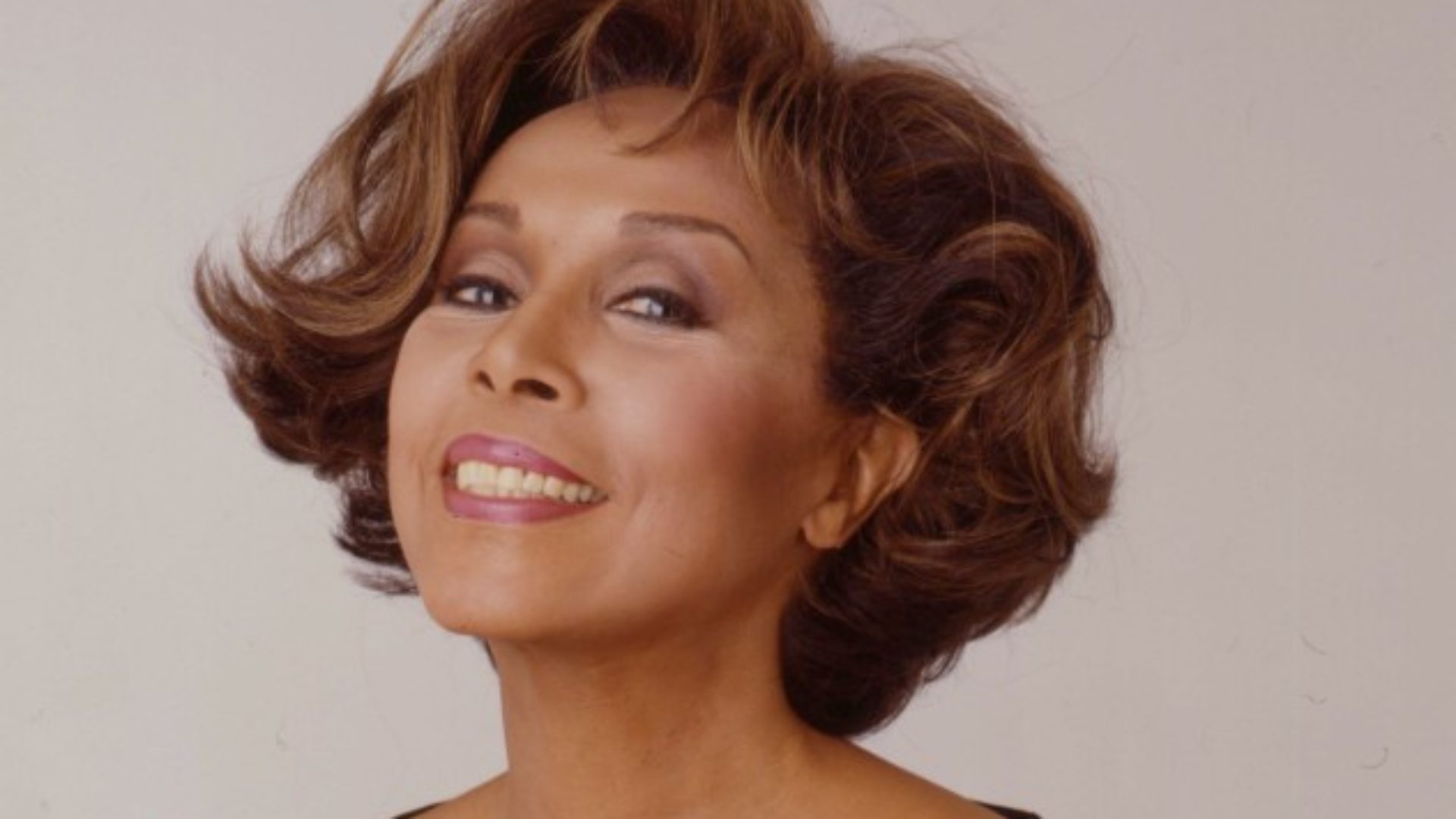 A Look At Diahann Carroll's Beauty Moments Through The Years