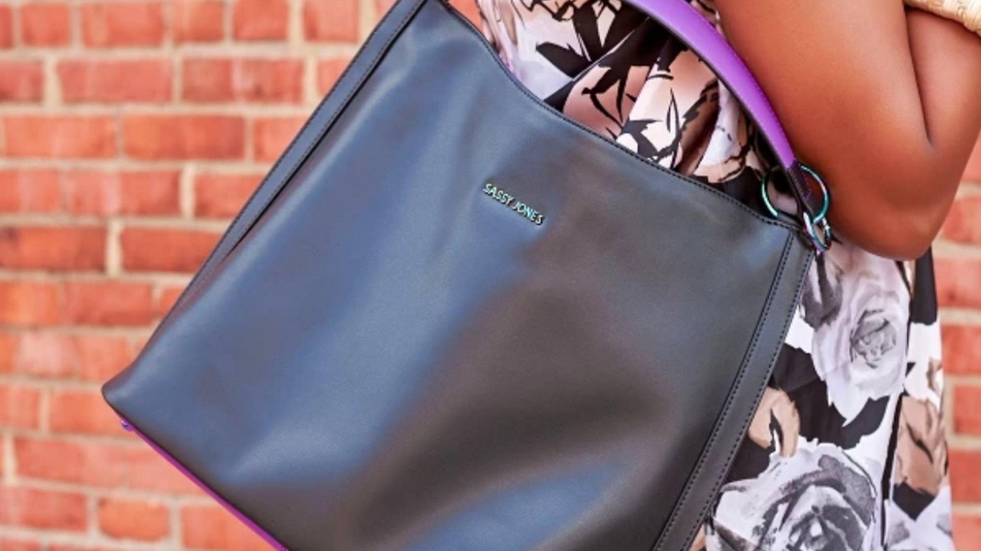 What I Screenshot This Week: The Classic Black Bag I'm Taking Everywhere