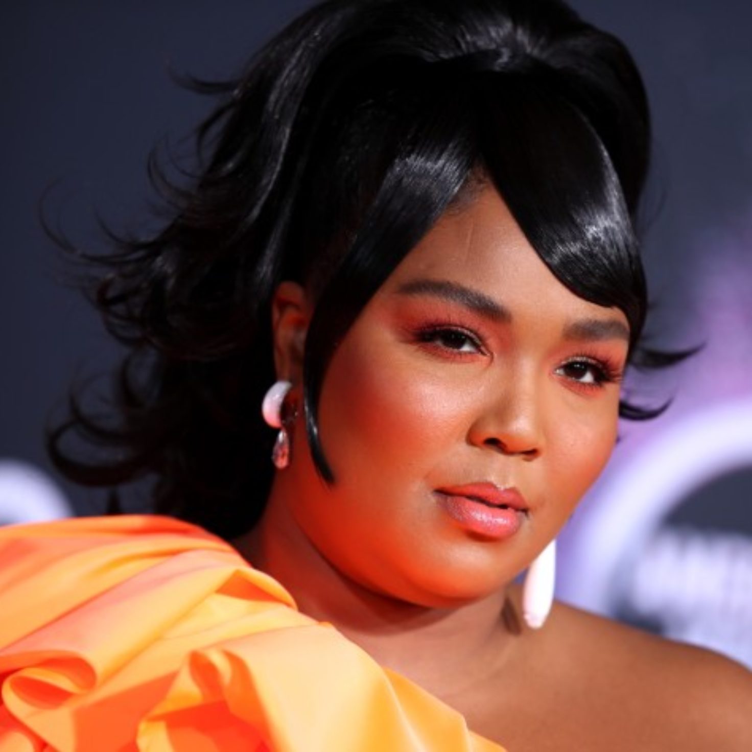 How Lizzo Slayed The American Music Awards With Three Beauty Looks