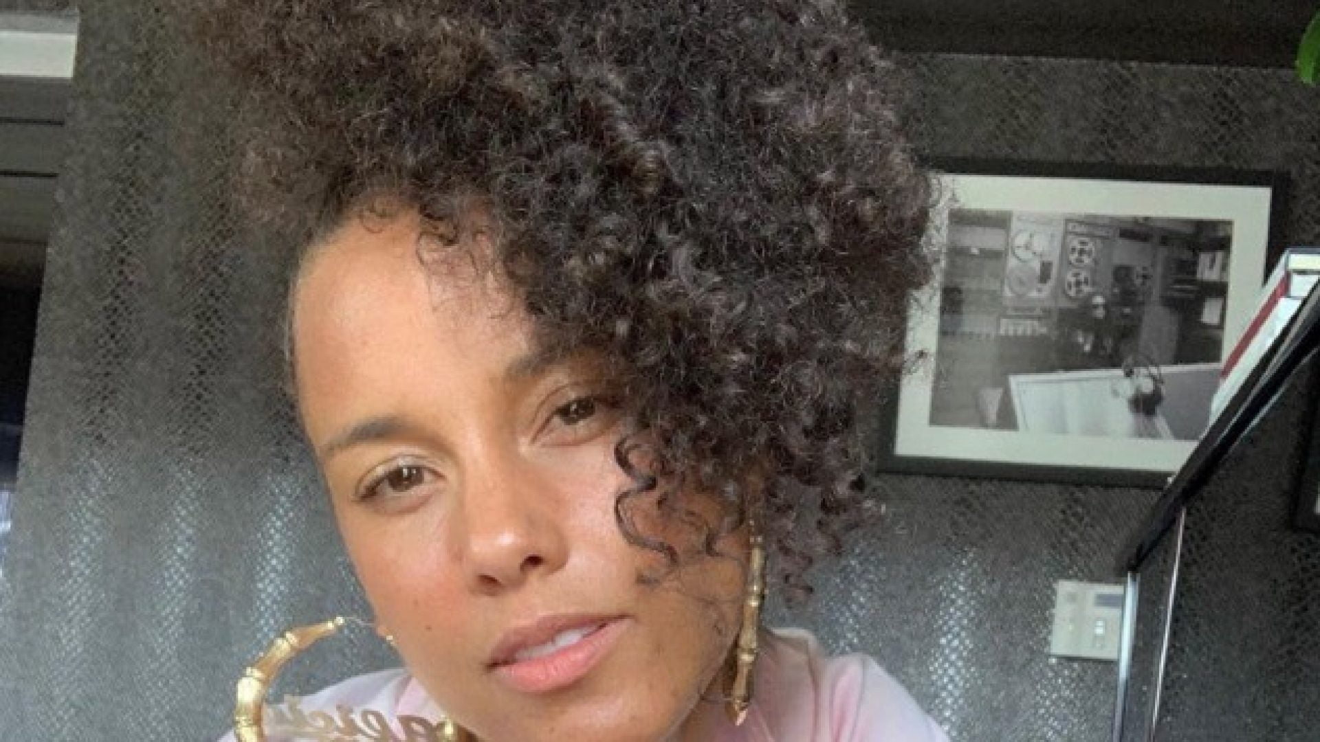 Alicia Keys Reveals Her Secrets To Glowing Skin In 'Get Unready With Me' Tutorial