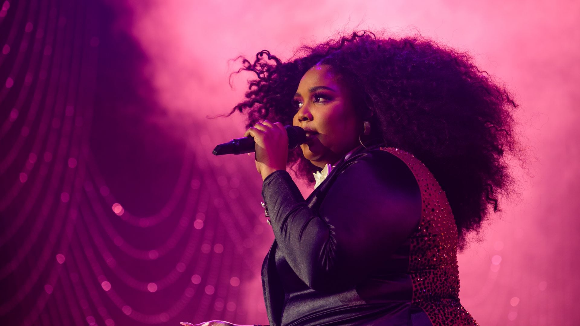 Lizzo Hits The Stage For Spectacular New Year's Performance In Vegas!