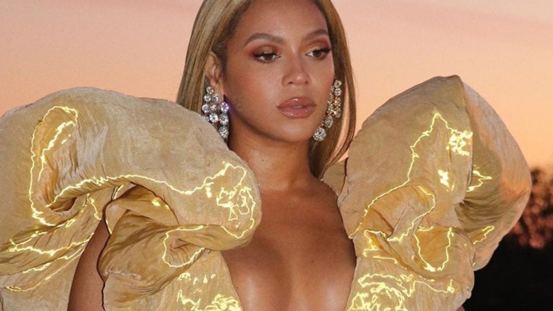 Here's Everything You Need To Know About Beyonce's Golden Globes Look