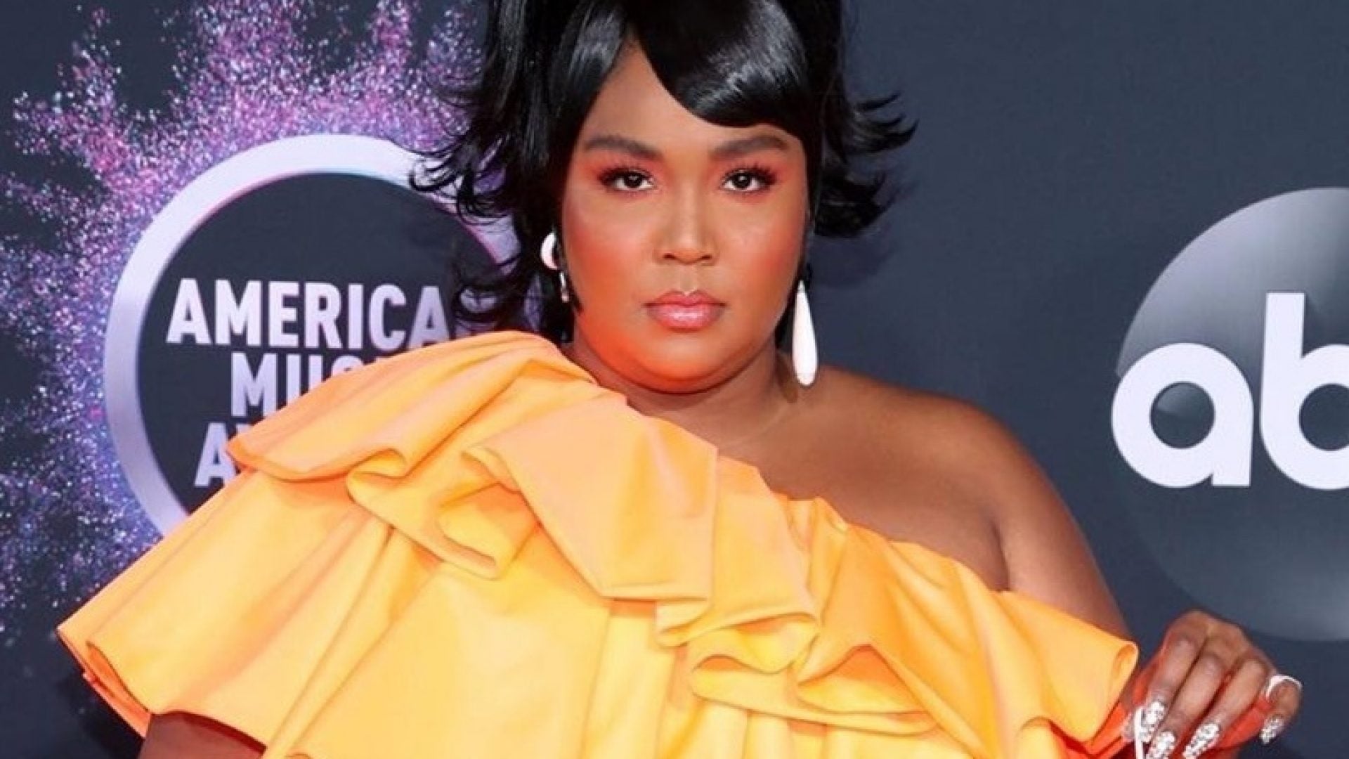 Lizzo Finally Reveals What She Carries In Her Tiny Bag