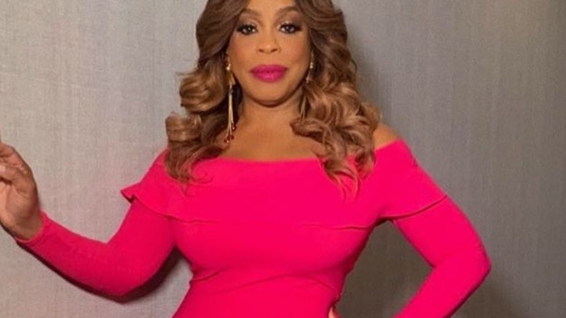 Niecy Nash's Hot Pink Dress Is The Perfect Pop Of Color This Season