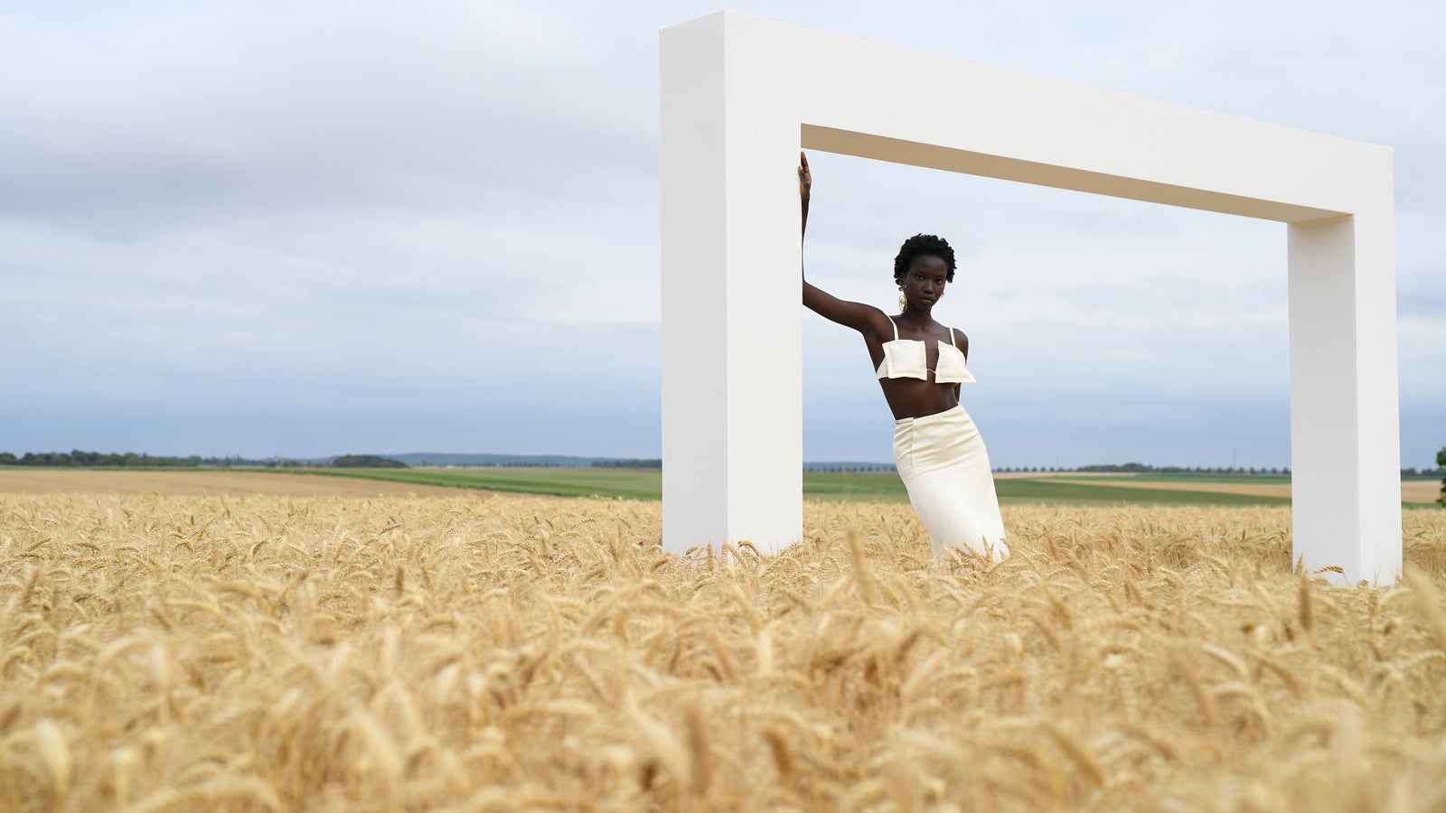 Jacquemus showcases its Spring / Summer 2021 collection in a wheat field, News