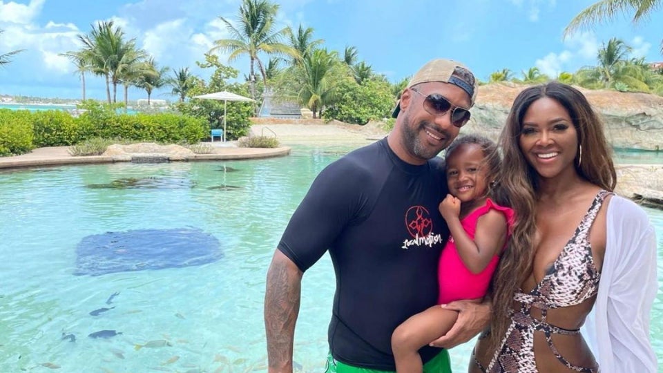 Kenya Moore And Marc Daly Enjoy “Family Time” In The Bahamas With Daughter Brooklyn