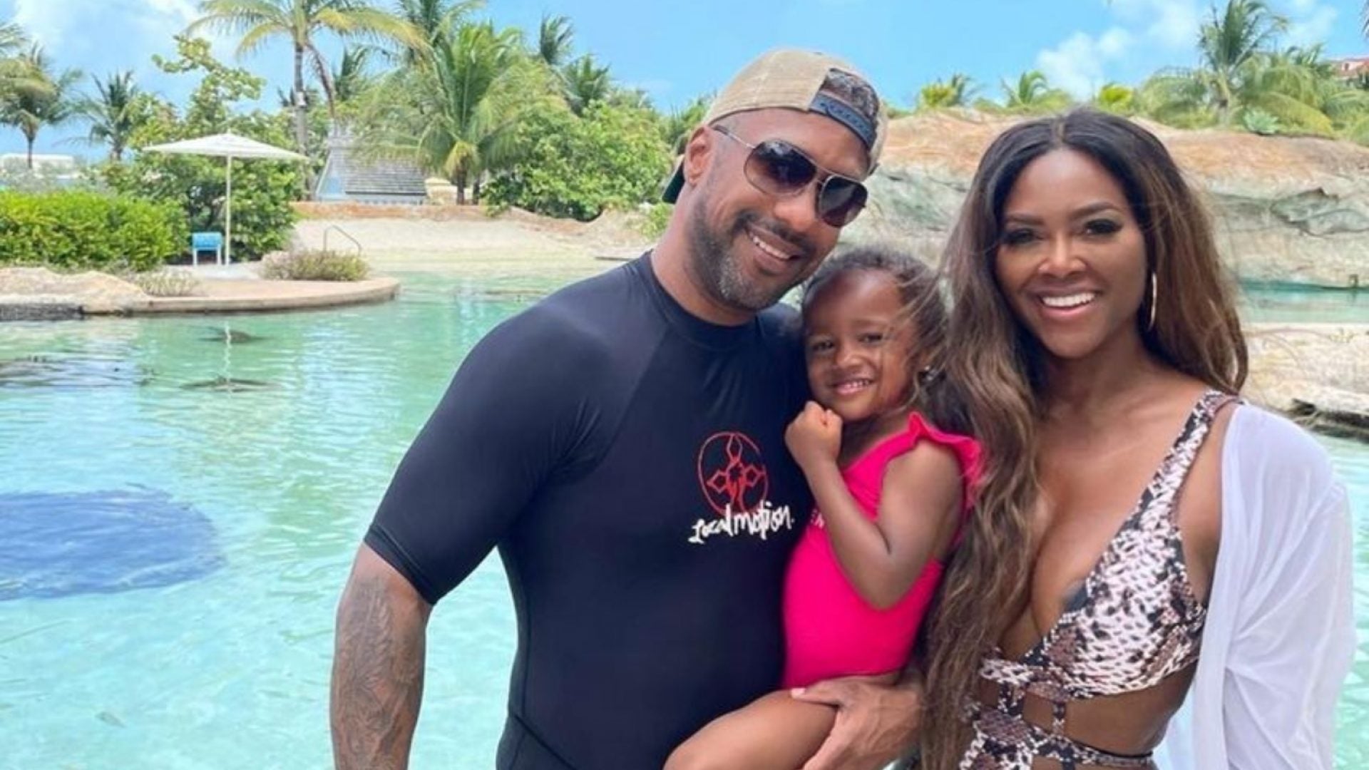 Kenya Moore And Marc Daly Enjoy "Family Time" In The Bahamas With Daughter Brooklyn