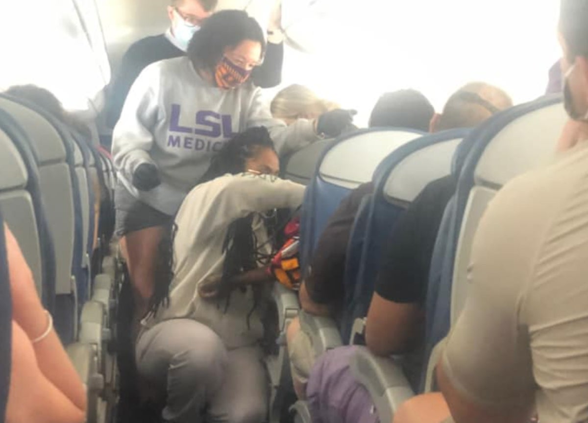 Black Women To The Rescue: Two Med School Students Help Passenger In ...