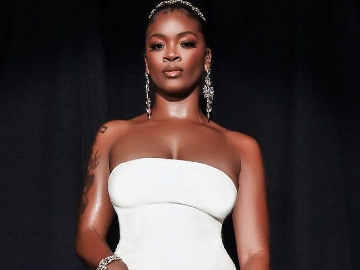 Ari Lennox Shuts Down Instagram Wearing All White—And It's Not The First Time