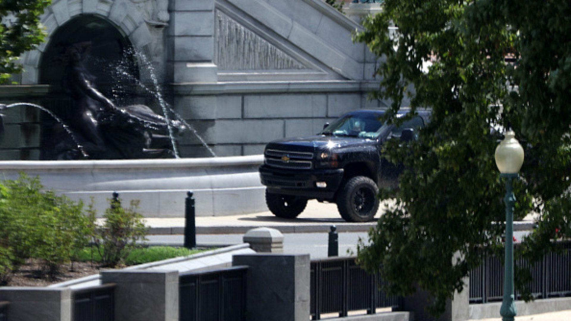 Bomb Threat Reported Near Library of Congress; Suspect Surrenders