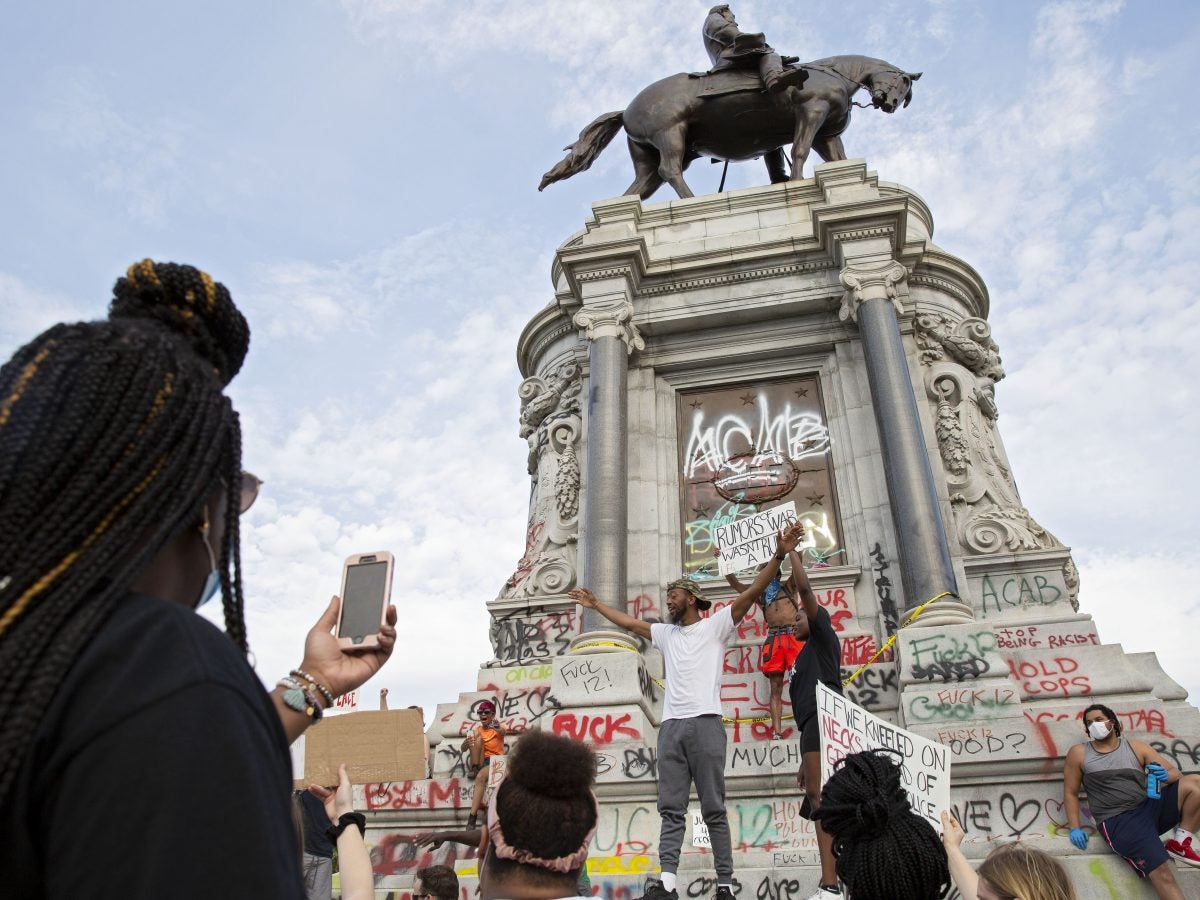 After More Than A Century, Robert E. Lee Statue Removed in Richmond, VA ...