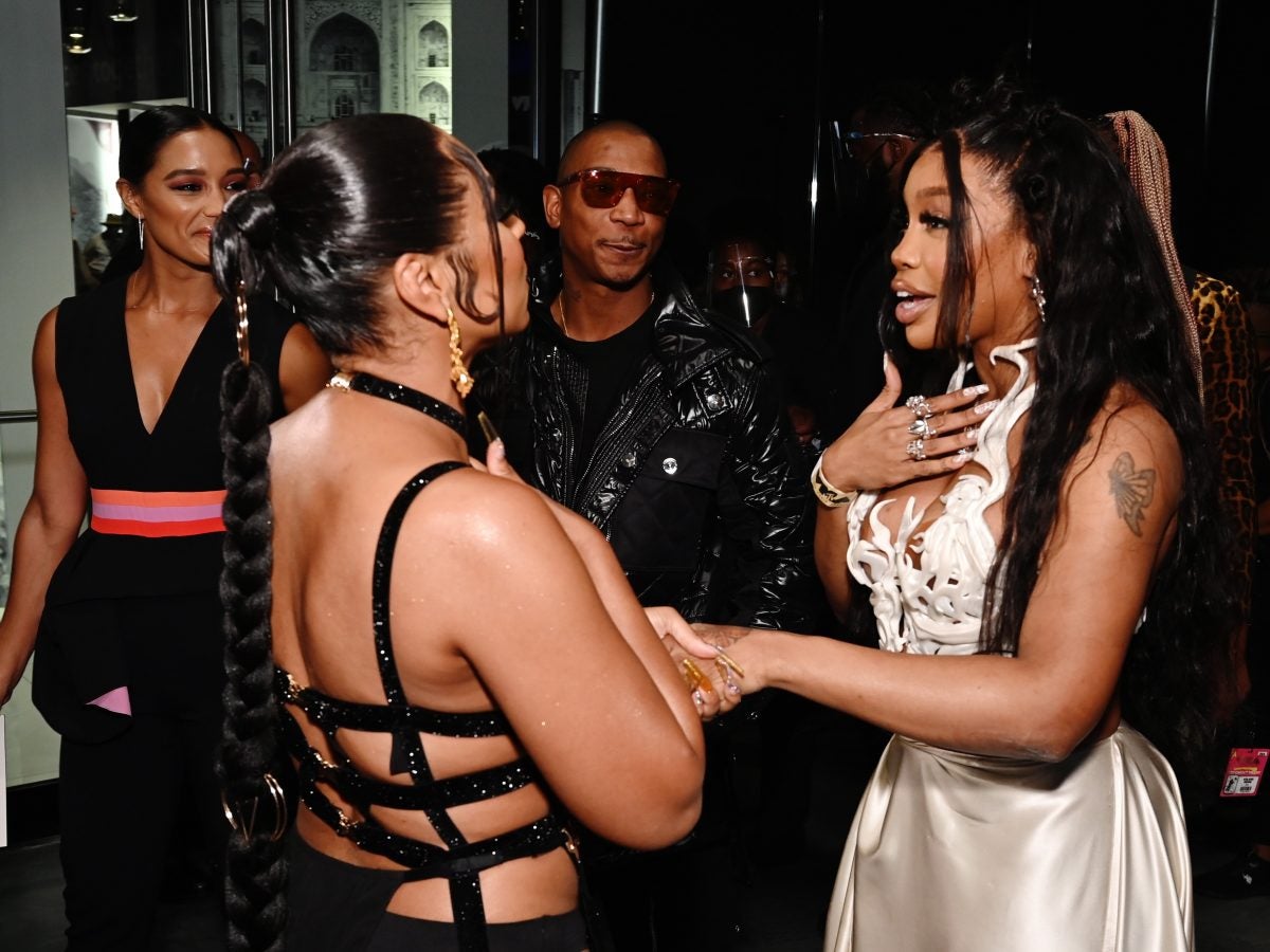 Watch SZA Shower Ashanti With Love: 'You’re So Amazing—You’re Such A Huge Inspiration For Me'