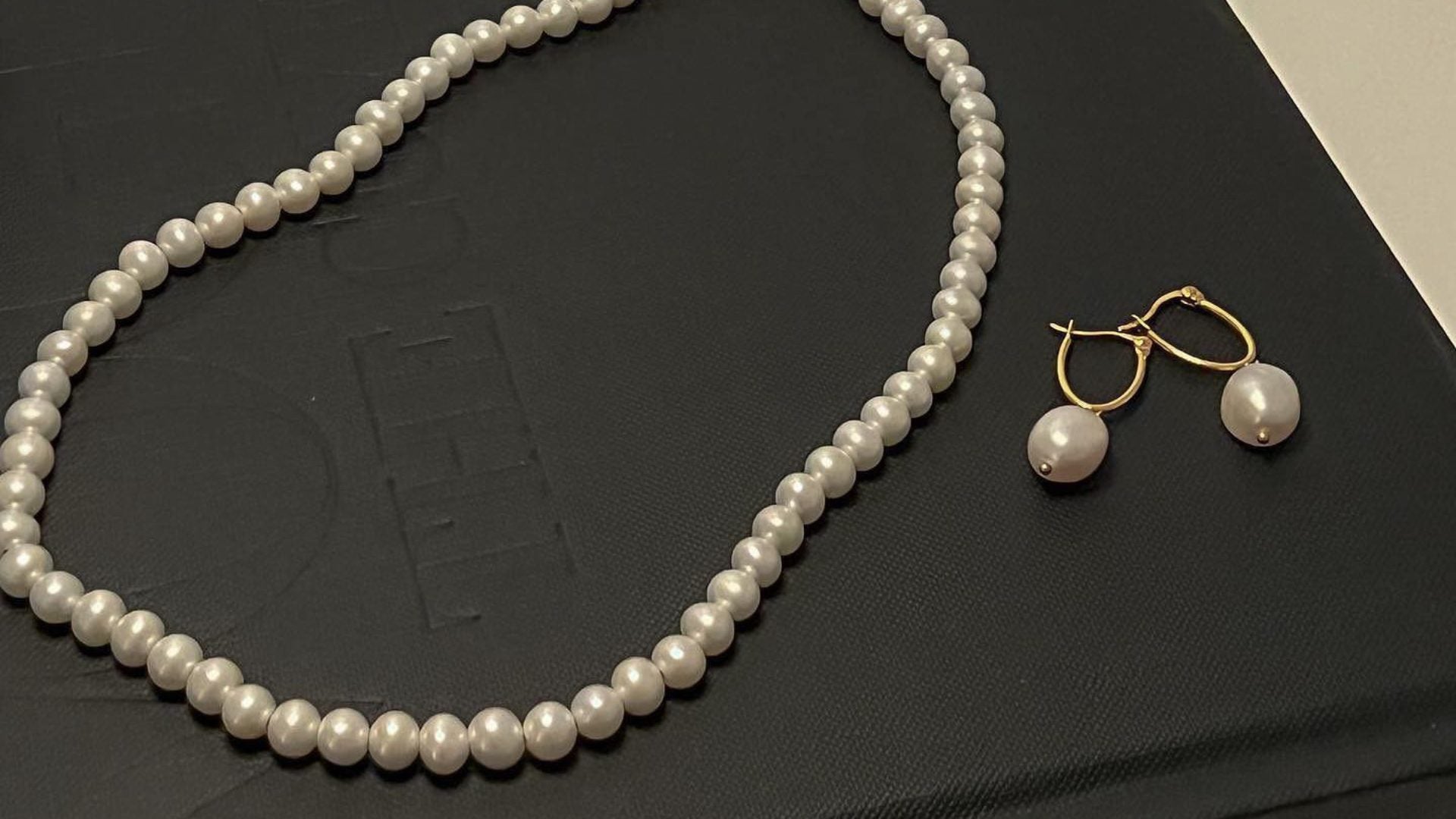 These Pearl Jewelry Pieces Are So Classic, Yet So Stylish