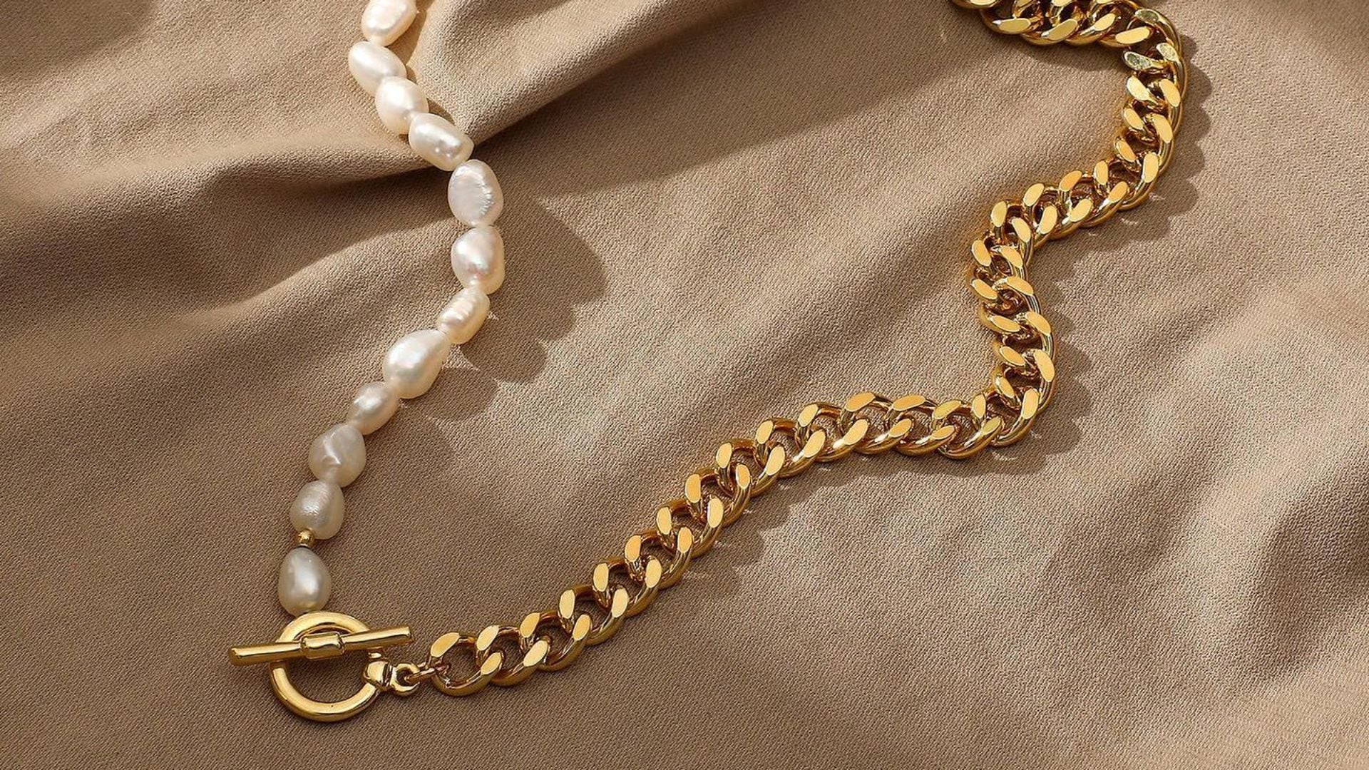 These Pearl Jewelry Pieces Are So Classic, Yet So Stylish