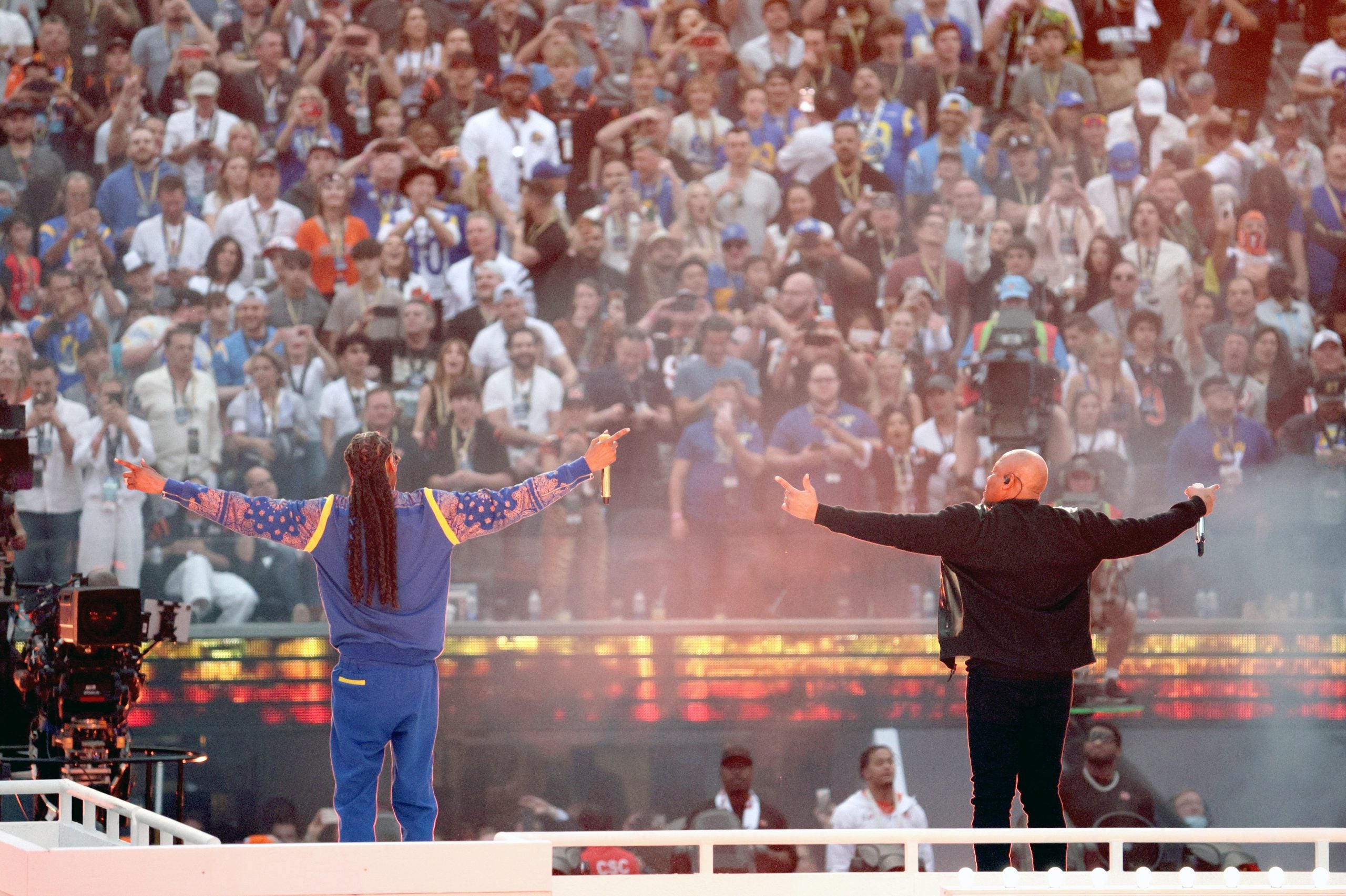 Super Bowl LVI halftime highlights: Eminem takes a knee, 50 Cent hangs  upside down