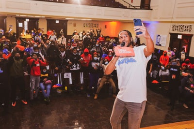 Hope Chicago Surprises 4,000 Students At Chicago Public High Schools