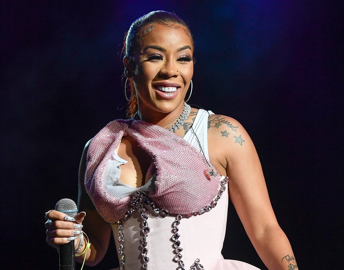 Exclusive!! R&B Singer songwriter Keyshia Cole goes jogging with a