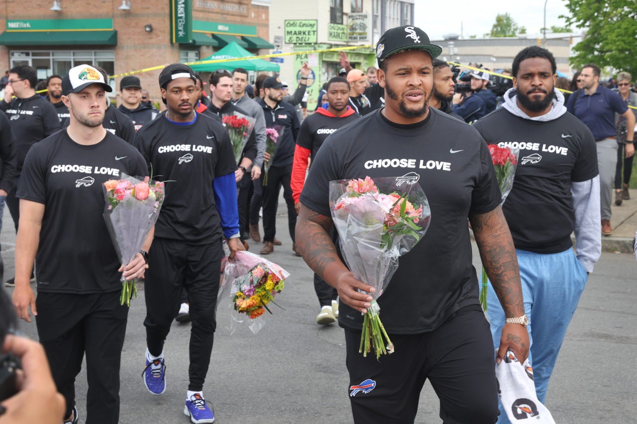 'Choose Love' shirts from Buffalo Bills, Sabres and Bandits raise $1