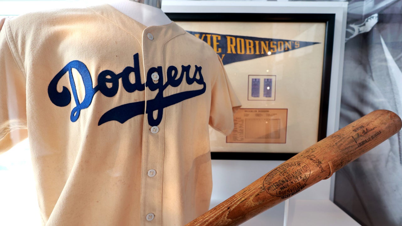 Long-awaited Jackie Robinson Museum open to the public