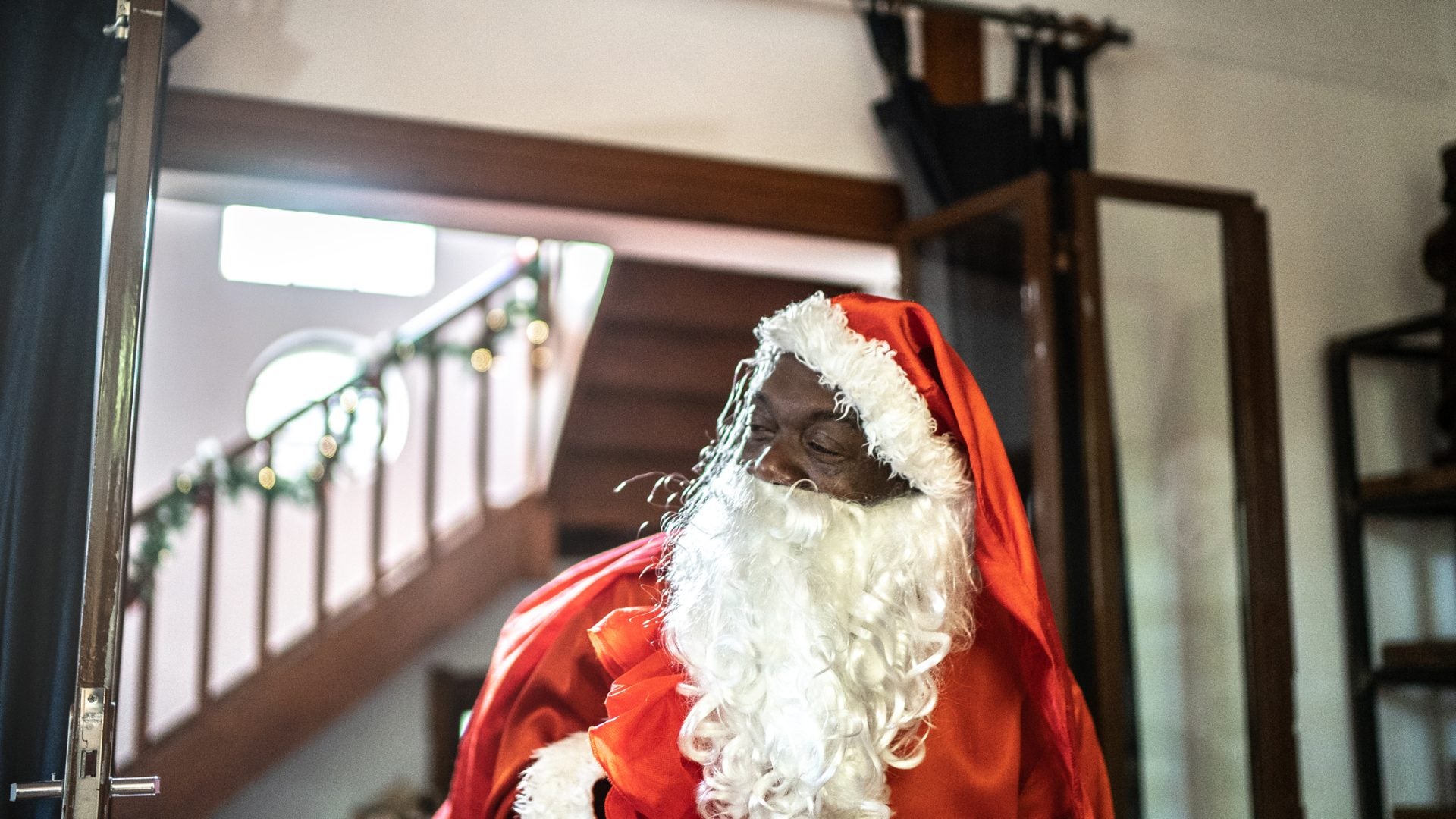 Even Black Santa Can't Catch A Break From Racists In New HBO Doc