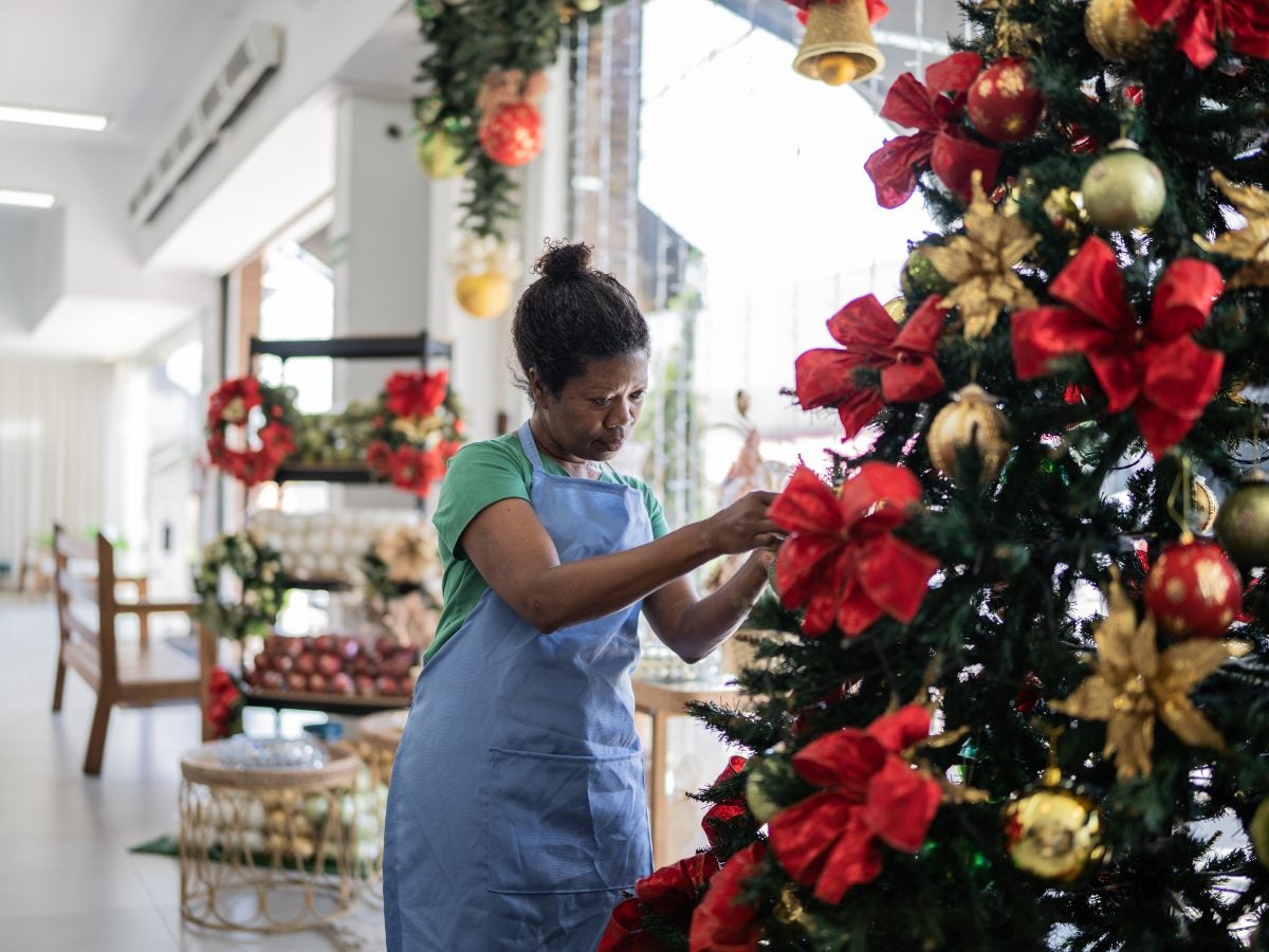 Despite Rising Living Costs, Workers Are Still Reluctant To Take On Seasonal Holiday Jobs