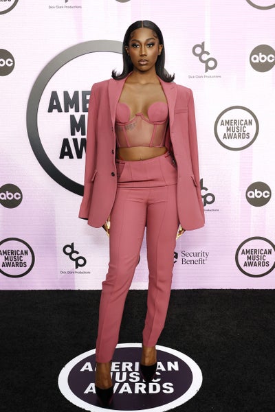 2022 AMA’s Red Carpet Roundup